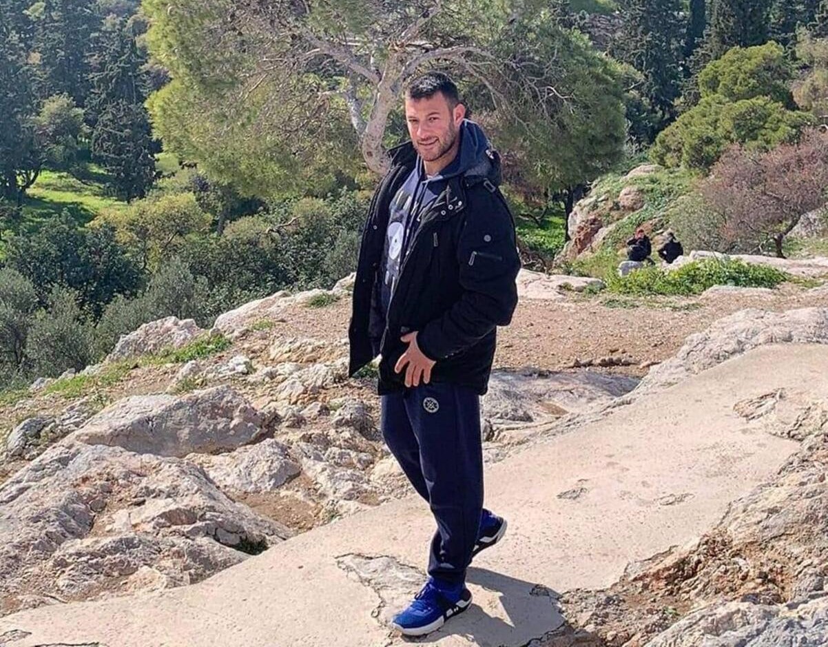 Θρήνος στα Κύθηρα για τον πρόεδρο της τοπικής κοινότητας Καραβά, Κοσμά Τζωρτζόπουλου, που αυτοκτόνησε στα 30 του μόλις χρόνια