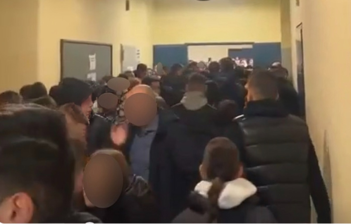 Λάρισα: Επιτέθηκαν μαζικά σε συμμαθητή τους μετά την πληροφορία ότι παρενόχλησε σεξουαλικά μαθήτρια