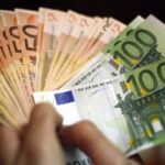 Κατά 2,7% θα αυξηθούν οι εισφορές των επαγγελματιών και των αγροτών το 2025