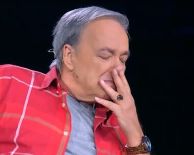 Ανδρέας Μικρούτσικος: Βούρκωσε στο The Secret Song – «Είναι η κληρονομιά μου και είναι μια διαρκής αναπηρία»