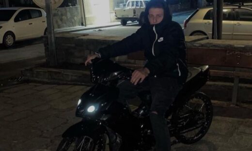 Βόλος: «O 17χρονος οδηγός της μηχανής δεν γνωρίζει ότι ο Νίκος δε ζει», λέει ο πατέρας του 16χρονου που σκοτώθηκε σε τροχαίο