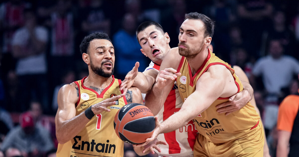 The standings of Panathinaikos and Olympiakos in the Euroleague after the end of the 15th matchday