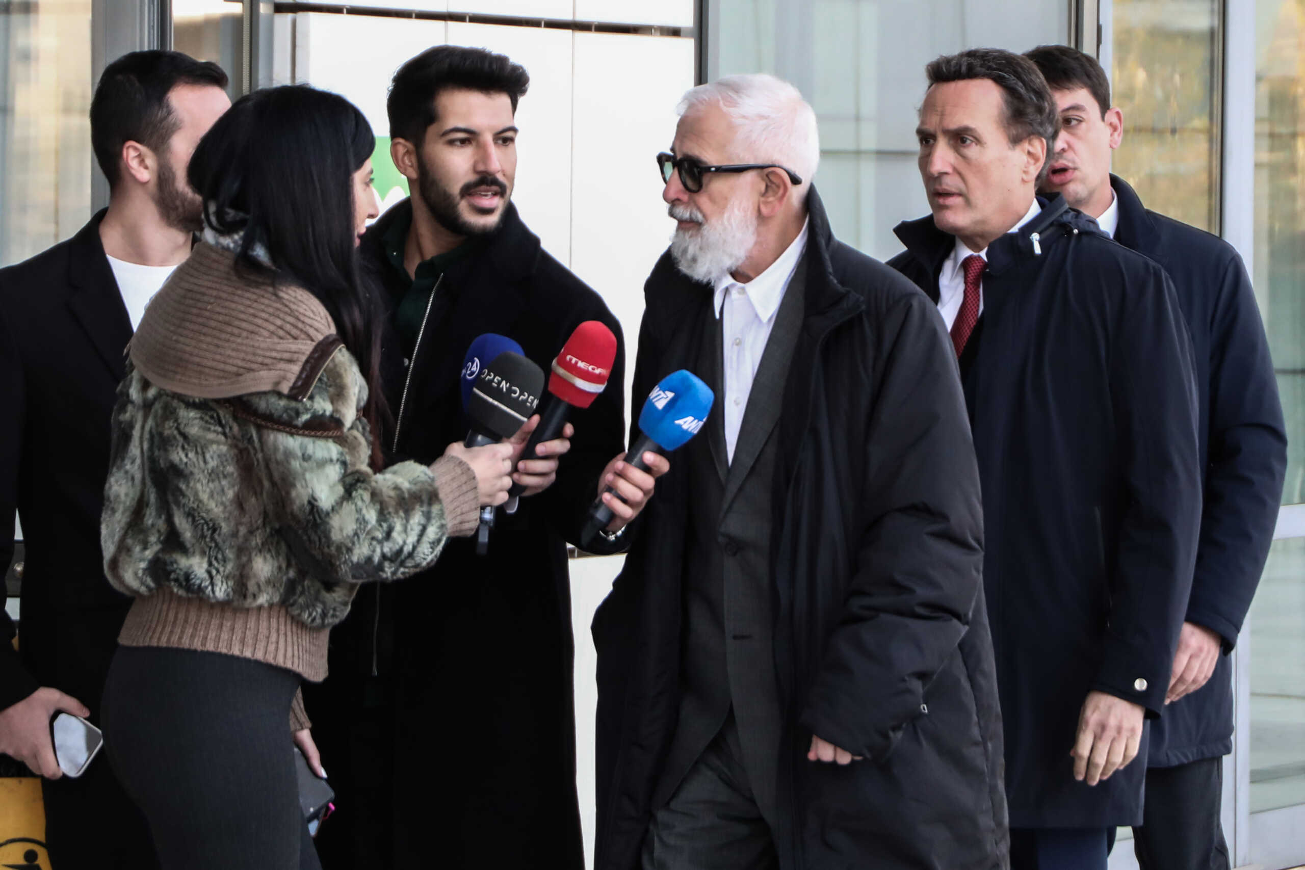Δίκη του ηθοποιού Πέτρου Φιλιππίδη στο Μικτό Ορκωτό Δικαστήριο για τις κατηγορίες της απόπειρας βιασμού σε βάρος δύο γυναικών και του βιασμού σε τετελεσμένη μορφή κατά ακόμα μιας γυναίκας, Πέμπτη 5 Δεκεμβρίου 2024. Ο κατηγορούμενος ηθοποιός σε πρώτο βαθμό είχε κριθεί ένοχος και είχε καταδικαστεί κατά συγχώνευση σε ποινή κάθειρξης 8 ετών. Ωστόσο, το πρωτόδικο δικαστήριο αποφάσισε να του χορηγηθεί αναστολή έως την έφεση με αποτέλεσμα να αφεθεί ελεύθερος με τους περιοριστικούς όρους της απαγόρευσης εξόδου από τη χώρα και της εμφάνισης στο αστυνομικό τμήμα της περιοχής του. 
(ΜΑΡΙΑΝΘΗ ΤΣΟΜΠΑΝΟΠΟΥΛΟΥ