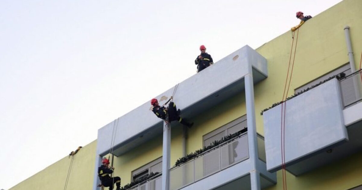 “Flying” firefighters gave gifts and joy to the children of the children’s oncology unit