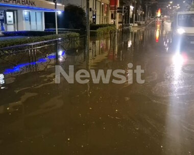 Έκλεισε και πάλι η λεωφόρος Ποσειδώνος στο ύψος του Καλαμακίου στο ρεύμα προς Πειραιά