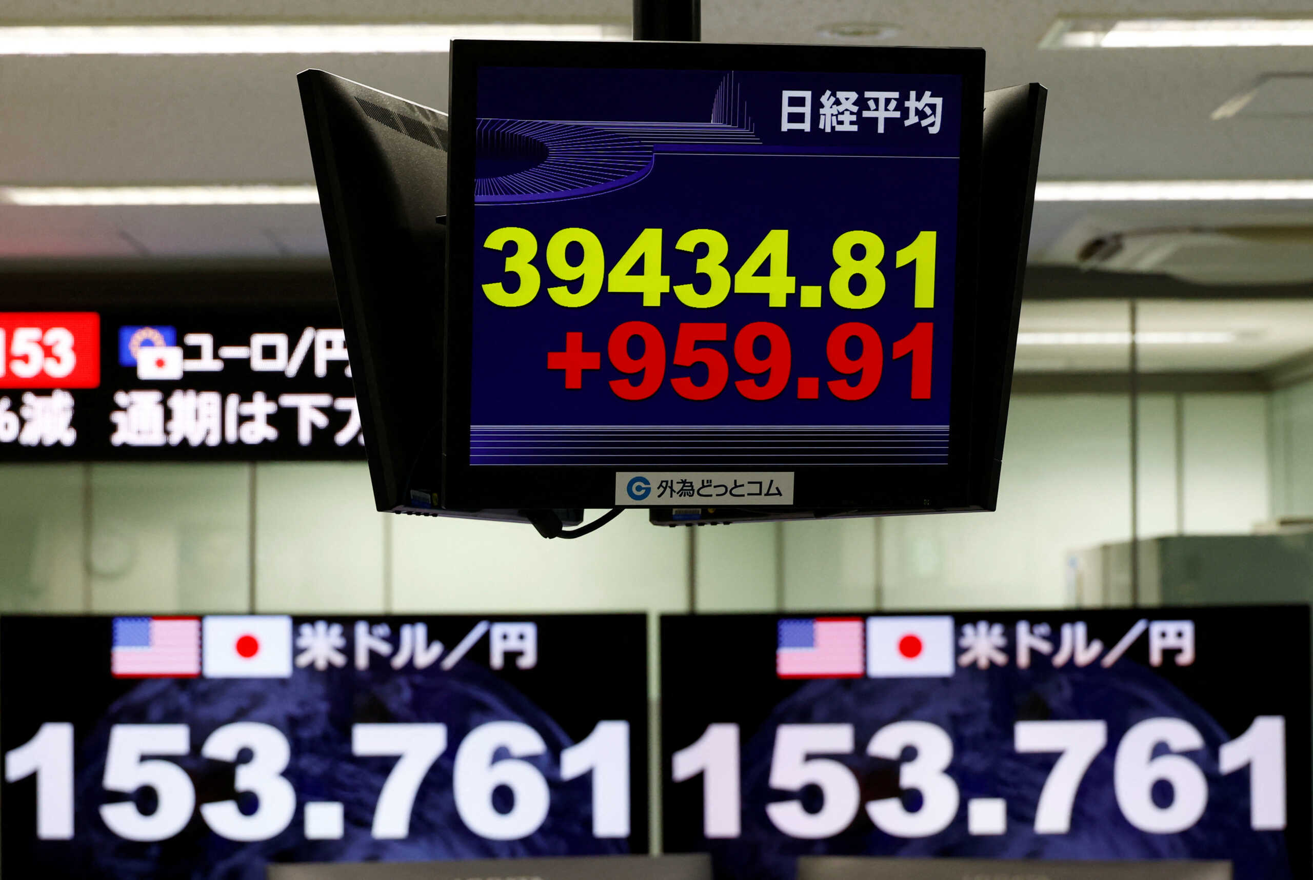 A monitor displaying the Nikkei stock average is seen in front of monitors displaying the Japanese yen exchange rate against the U.S. dollar at a dealing room of he foreign exchange trading company Gaitame.com in Tokyo, Japan November 6, 2024. REUTERS