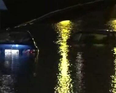 Κακοκαιρια: Βυθίστηκαν αυτοκίνητα στο Σχηματάρι δίπλα στην εθνική οδό