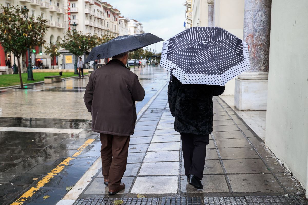 Καιρός: Βροχές και καταιγίδες τις επόμενες ώρες – Οι πέντε περιοχές που θα βρεθούν στο επίκεντρο