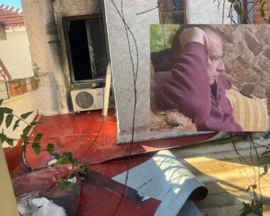 Θρήνος στην Καλαμπάκα για τον 55χρονο ξενοδόχο: Εδώ έπεσε από το μπαλκόνι και σκοτώθηκε