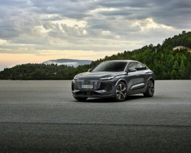 Static photo,
Colour: Magnet gray