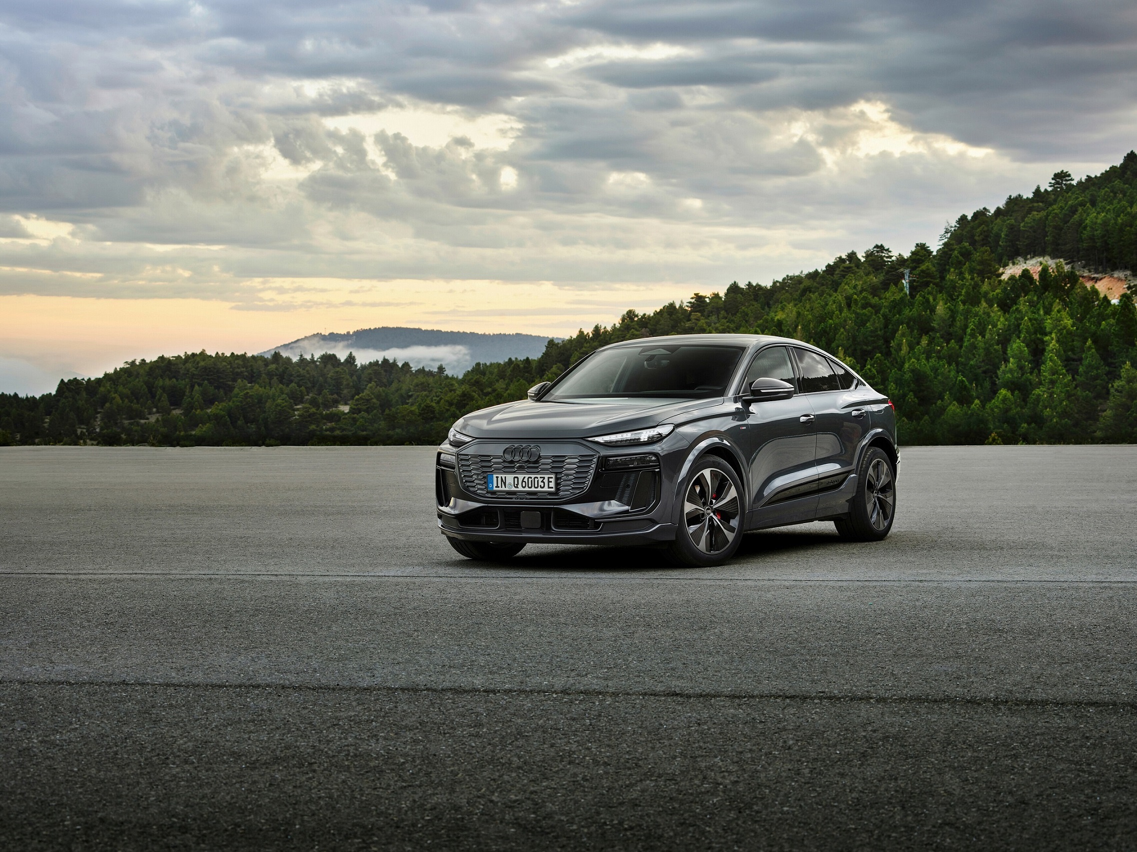 Static photo,
Colour: Magnet gray