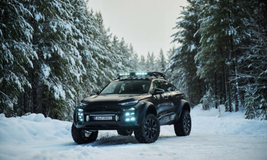 Static photo,
Colour: Mythos black metallic, specific wrapping