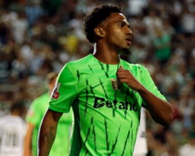 epa11562235 Sporting`s, Marcus Edwards celebrates a goal against Farense during the Portuguese First League soccer match Farense vs Sporting held at Sao Luis Stadium in Faro, Portugal, 23 August 2024.  EPA