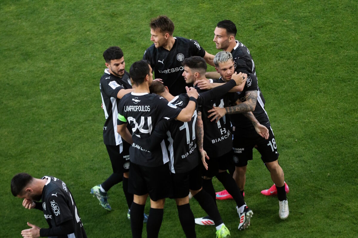Οι παίκτες του ΟΦΗ πανηγυρίζουν γκολ στη Super League
