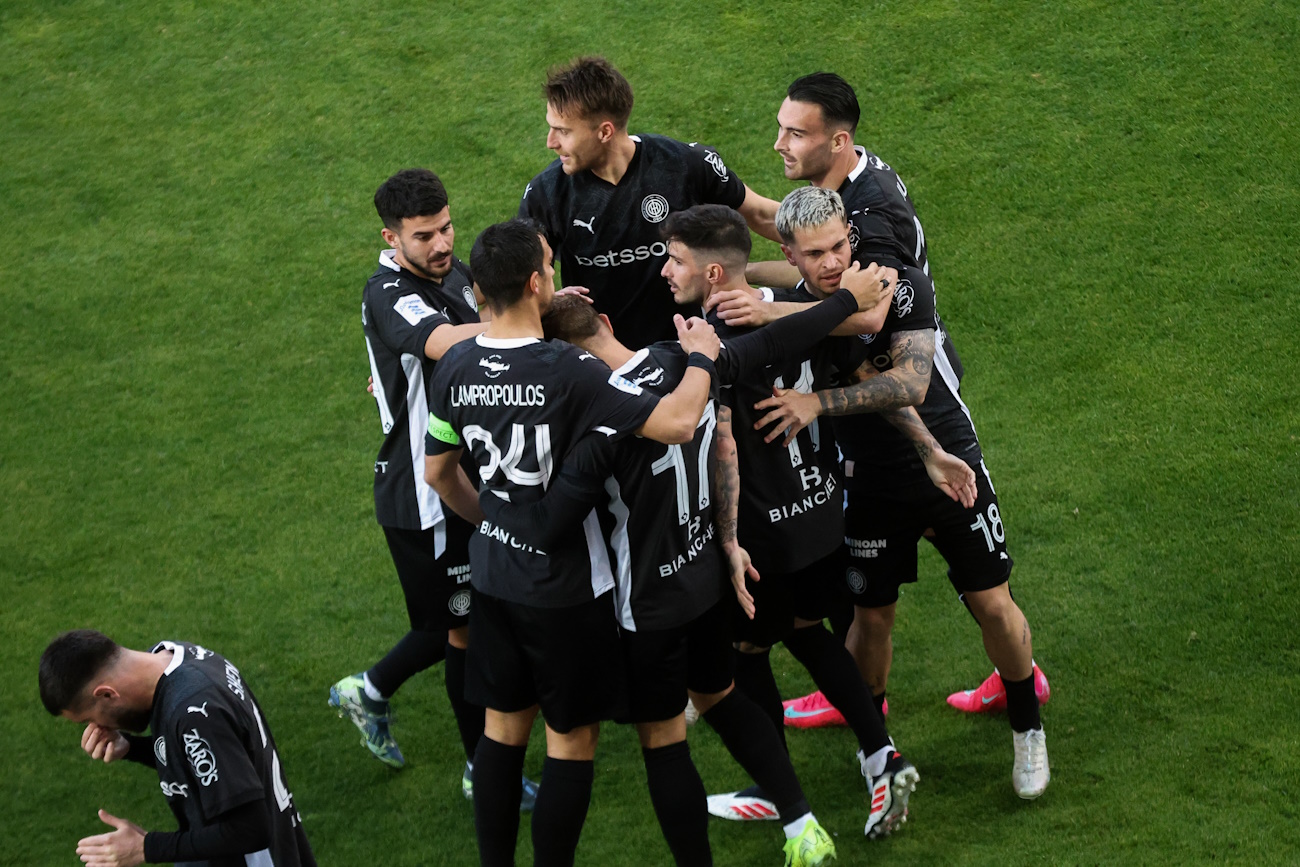 Οι παίκτες του ΟΦΗ πανηγυρίζουν γκολ στη Super League