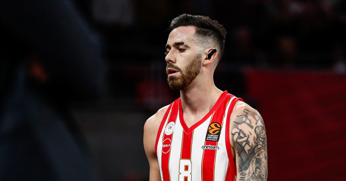 Luca Vildosa of Olympiacos at Virtu Bologna’s target