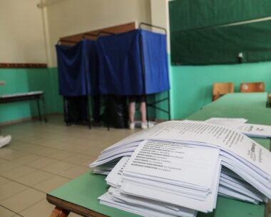 Στιγμιότυπο από την εκλογική διαδικασία για τις ευρωεκλογές σε εκλογικό τμήμα στην πόλη της Λάρισας, Κυριακή 9 Ιουνίου 2024.  
(EUROKINISSI)