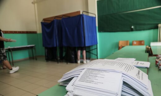 Στιγμιότυπο από την εκλογική διαδικασία για τις ευρωεκλογές σε εκλογικό τμήμα στην πόλη της Λάρισας, Κυριακή 9 Ιουνίου 2024.  
(EUROKINISSI)