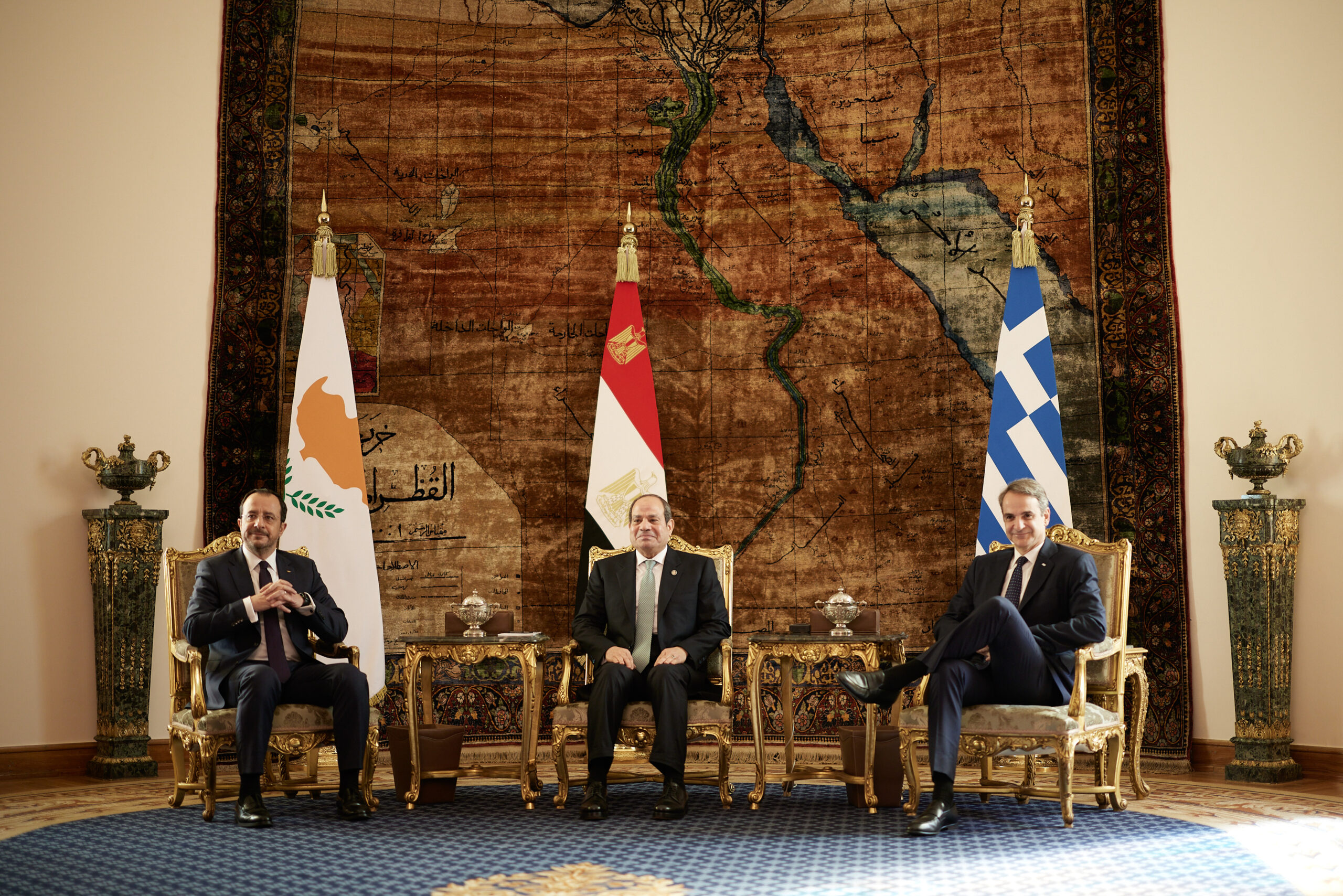 Επίσκεψη του Πρωθυπουργού Κυριάκου Μητσοτάκη στην Αίγυπτο, Τετάρτη 8 Ιανουαρίου 2025. Ο Πρωθυπουργός συμμετείχε στην 10η Τριμερή Σύνοδο Κορυφής Ελλάδας - Αιγύπτου - Κύπρου στο Κάιρο. Επίσης ο Πρωθυπουργός  είχε διμερή συνάντηση με τον Πρόεδρο της Αιγύπτου Abdel Fattah El-Sisi.  
(ΔΗΜΗΤΡΗΣ ΠΑΠΑΜΗΤΣΟΣ
