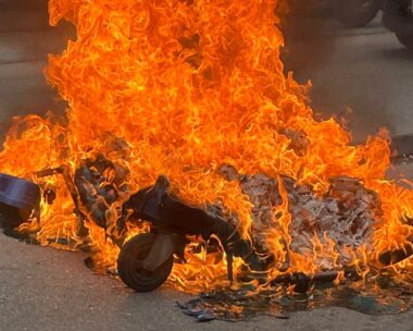 Θεσσαλονίκη: Χημικά και μολότοφ μετά τη μεγαλειώδη διαδήλωση για τα Τέμπη – 23 προσαγωγές