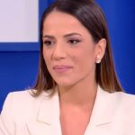 Ευλαμπία Ρέβη: «Έξαλλη» με τους τεχνικούς της νέας εκπομπής – Έκανε παρατήρηση με ανοιχτό το μικρόφωνο ενώ έπαιζε βίντεο