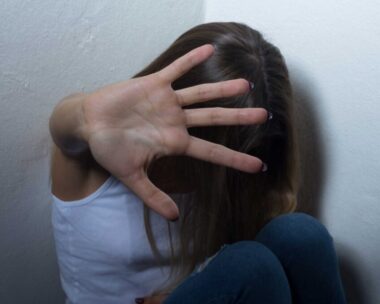 Πάτρα: Ελεύθεροι με περιοριστικούς όρους οι δύο κατηγορούμενοι για τον ομαδικό βιασμό της 16χρονης