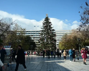 Καιρός σήμερα: Συννεφιά και υψηλές θερμοκρασίες για την εποχή