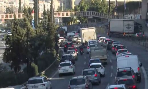 Έπεσαν χώματα στον Κηφισό στο ύψος της Νέας Φιλαδέλφειας: Πολύωρη ταλαιπωρία για τους οδηγούς