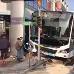 Λεωφορείο προσέκρουσε σε φανάρι στη Λεωφόρο Μεσογείων – Δεν υπάρχουν τραυματισμοί
