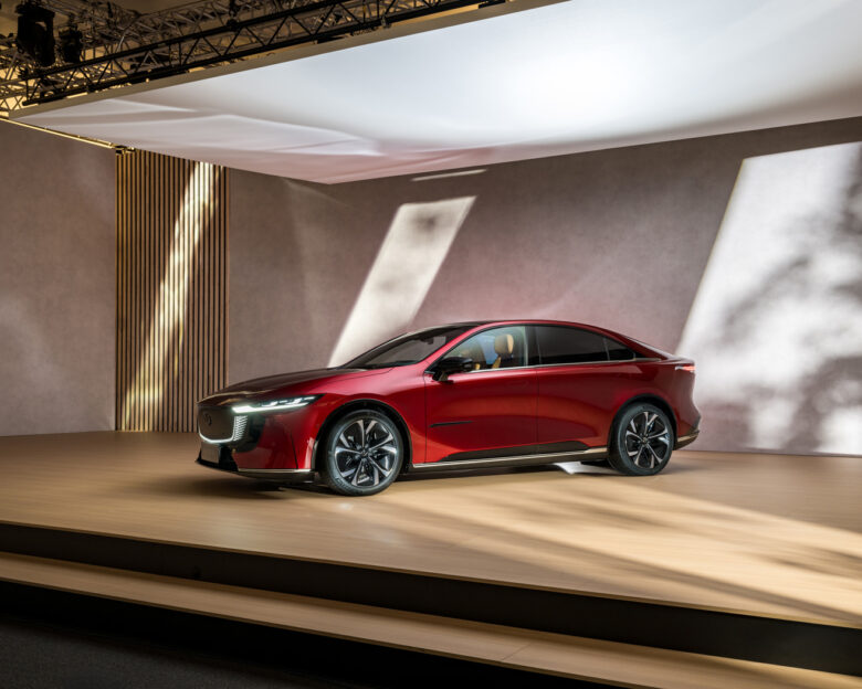 Mazda: Πεντάστερο και το Mazda 6e