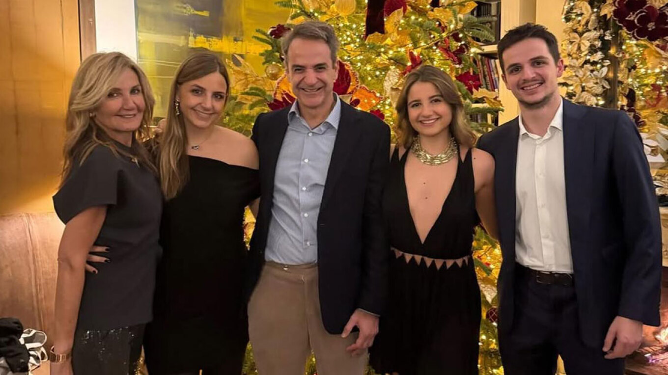 Η πρώτη ανάρτηση του Κυριάκου Μητσοτάκη για το 2025: Ευχήθηκε «καλή χρονιά» με μία οικογενειακή φωτογραφία