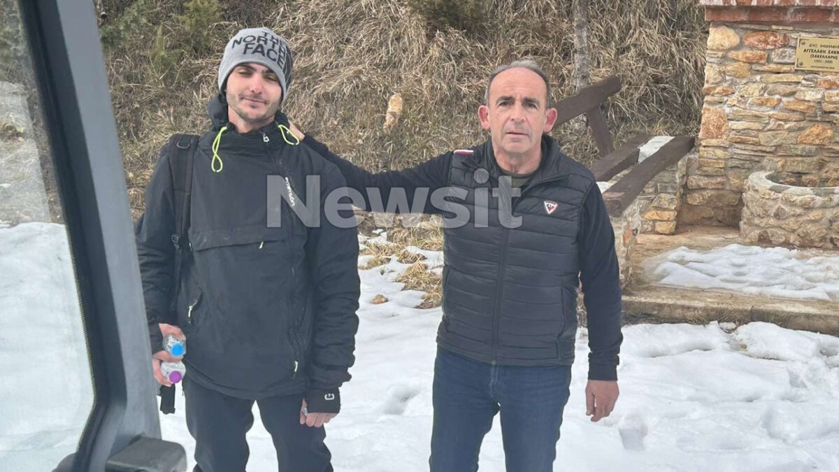 Ο 23χρονος σκιέρ μαζί με τον υπεύθυνο του χιονοδρομικού κέντρου στο Σέλι Ημαθίας Λάκη Μελιόπουλο