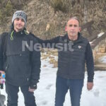 Ο 23χρονος σκιέρ μαζί με τον υπεύθυνο του χιονοδρομικού κέντρου στο Σέλι Ημαθίας Λάκη Μελιόπουλο