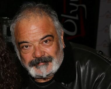 Στηβ Ντούζος για τη μάχη με τον καρκίνο: «Είμαι ροκ, δε μασάω – Πρέπει να το πολεμάς»