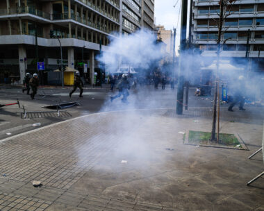 Επεισόδια κατά την διάρκεια του συλλαλητηρίου για το δυστύχημα των Τεμπών στην πλατεία Συντάγματος, Κυριακή 26 Ιανουαρίου 2025. 
(ΓΙΩΡΓΟΣ ΚΟΝΤΑΡΙΝΗΣ