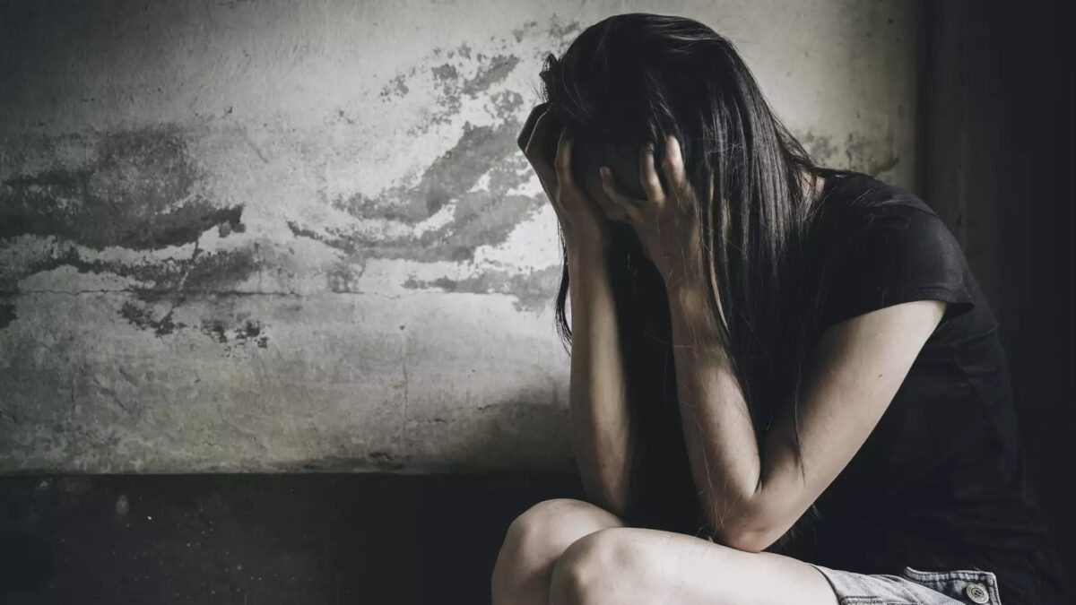 Για ενδοοικογενειακή απειλή καταδικάστηκε ο αστυνομικός της Βουλής που παρακολουθούσε τη σύντροφό του