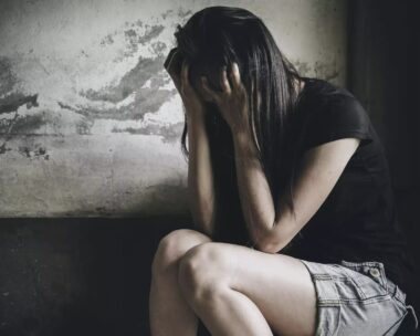 Για ενδοοικογενειακή απειλή καταδικάστηκε ο αστυνομικός της Βουλής που παρακολουθούσε τη σύντροφό του