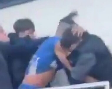 Άγριο ξύλο μεταξύ οπαδών και ποδοσφαιριστών της Μάινχεντ στην Αγγλία