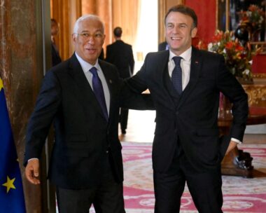 Ο πρόεδρος του Ευρωπαϊκού Συμβουλίου Αντόνιο Κόστα με τον Γάλλο πρόεδρο, Εμανουέλ Μακρόν