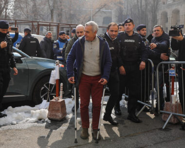 Ο φιλορώσος υποψήφιος Καλίν Γκεοργκέσκου εισέρχεται στην εισαγγελία Βουκουρεστίου