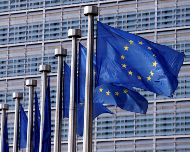 Σημαίες της ΕΕ στην έδρα της στις Βρυξέλλες