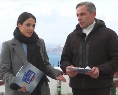 Έξαλλη η Ευλαμπία Ρέβη με τα αρνητικά σχόλια για την Σαντορίνη: «Τώρα τα ‘χω πάρει λίγο»