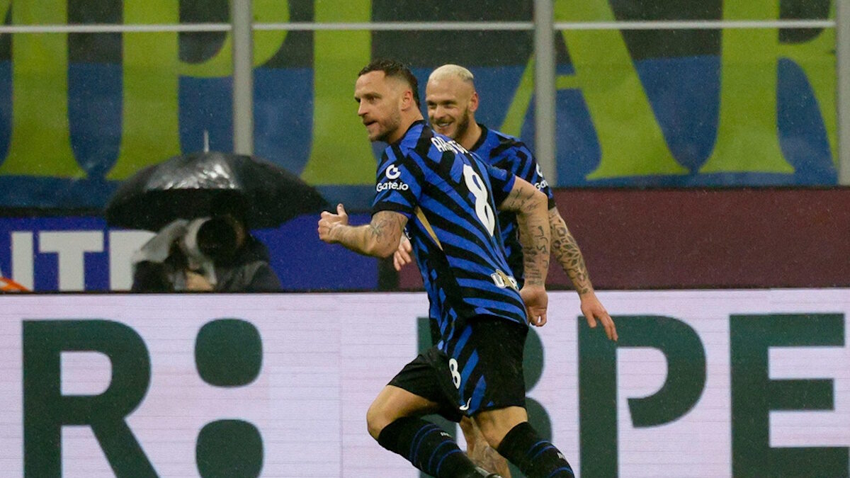 Ο Μάρκο Αρναούτοβιτς μετά το 1-0 που πέτυχε στο Ίντερ - Λάτσιο