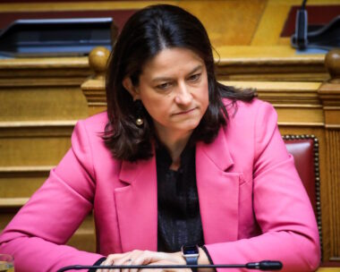 Η Νίκη Κεραμέως στη Βουλή