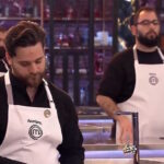 MasterChef: Ποιος είχε το καλύτερο γλυκό με μαύρη σοκολάτα; Οι δύο παίκτες που «πετάχτηκαν» στον τάκο