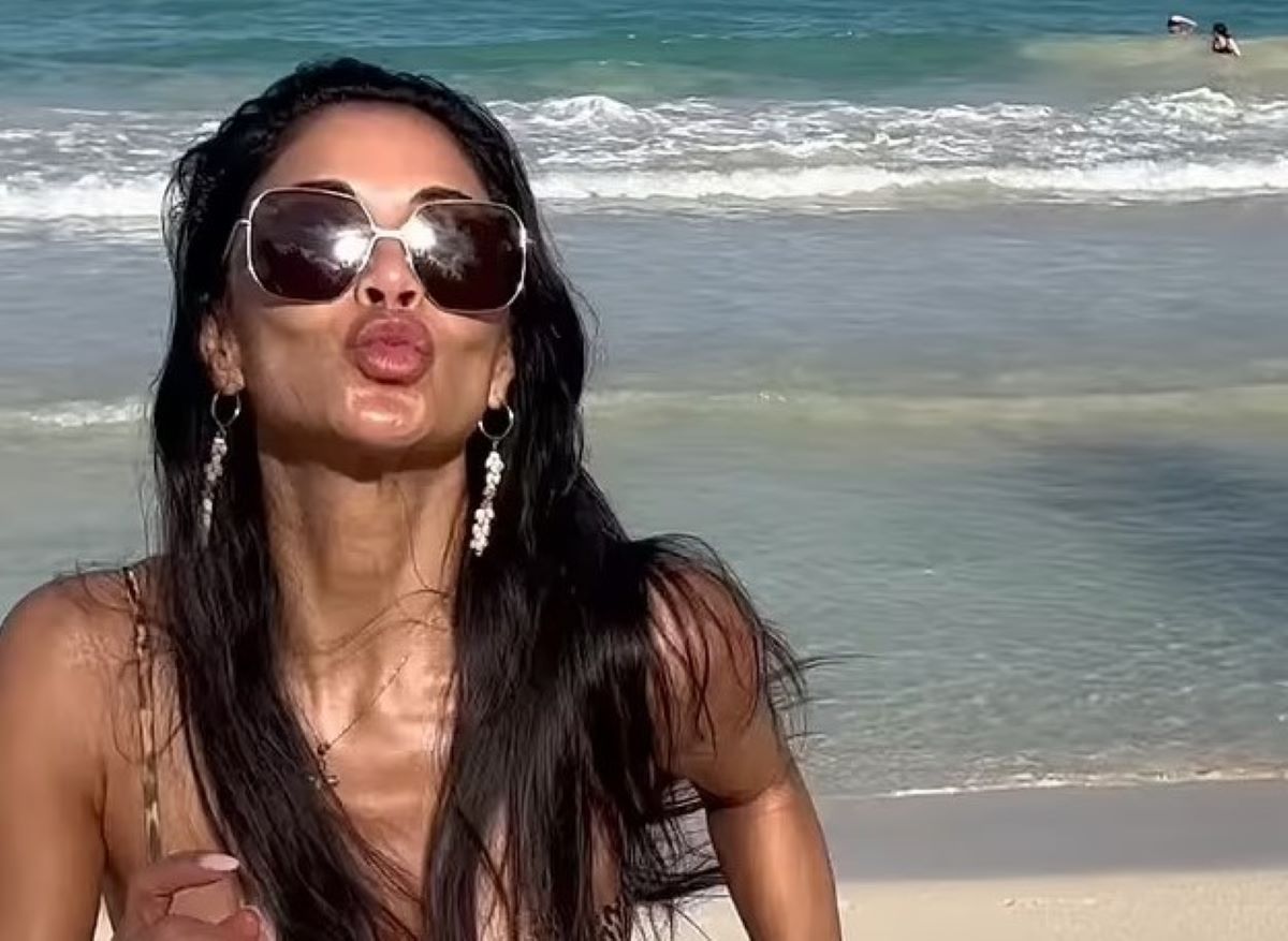Η Nicole Scherzinger φέρνει το καλοκαίρι πιο κοντά με το μπικίνι της – Τρέχει αλά Baywatch σε παραλία της Χαβάης