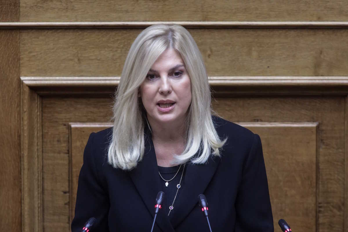 Η Ράνια Θρασκιά στο βήμα της Ολομέλειας της Βουλής - (EUROKINISSI