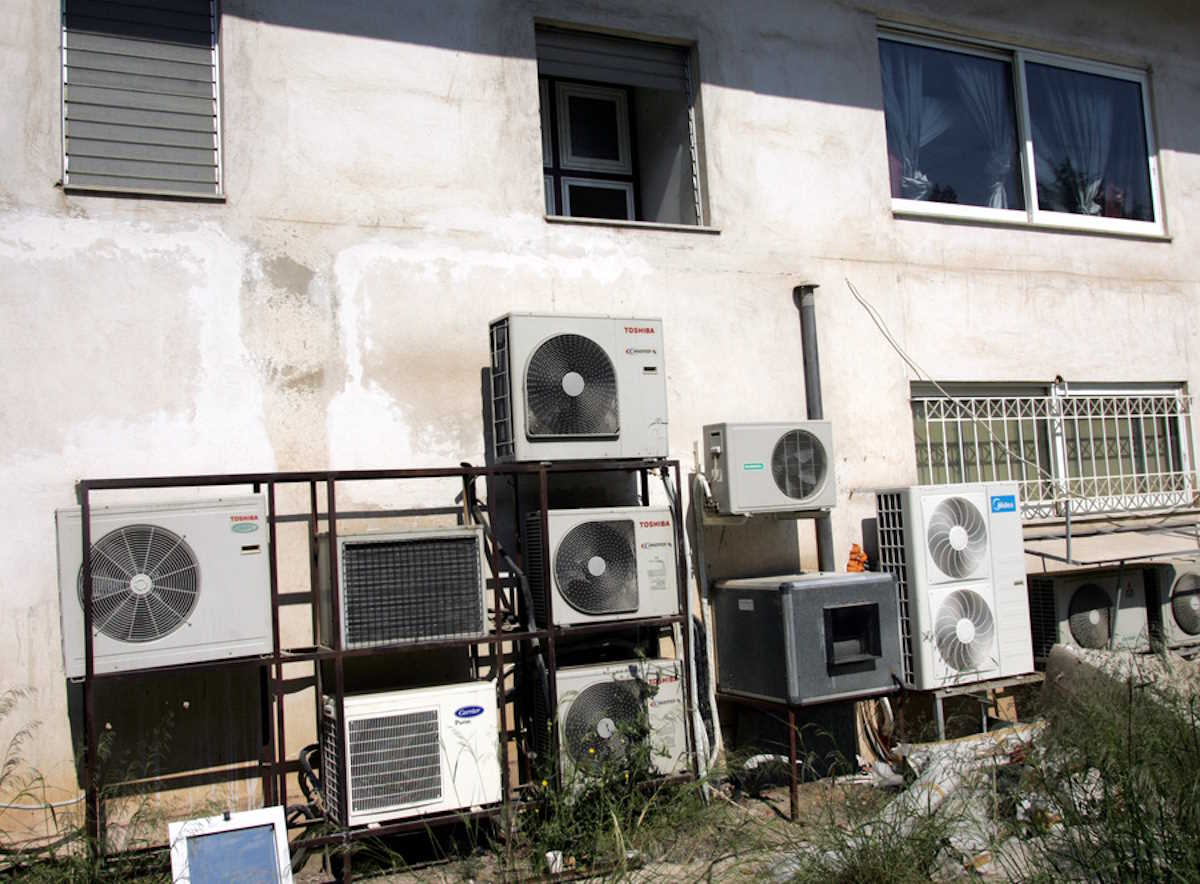 Από εδώ μπήκαν στην τράπεζα οι διαρρήκτες - (ΦΩΤΟ ΑΠΕ ΜΠΕ)