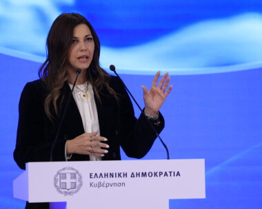 Η υπουργός Κοινωνικής Συνοχής και Οικογένειας, Σοφία Ζαχαράκη