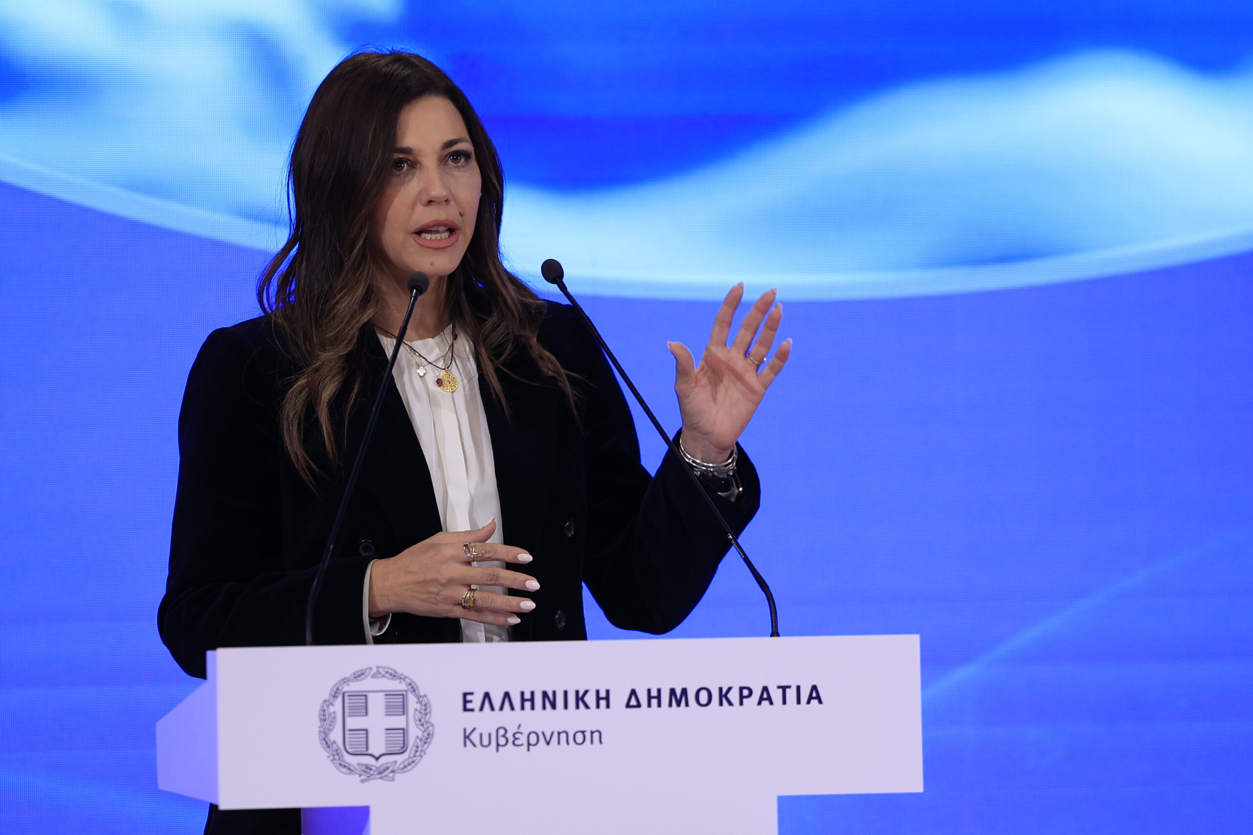 Η υπουργός Κοινωνικής Συνοχής και Οικογένειας, Σοφία Ζαχαράκη